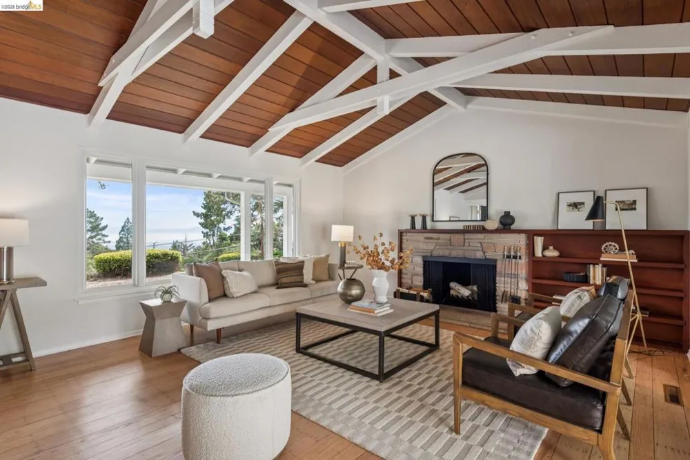13474 Skyline Blvd Oakland, CA 94619