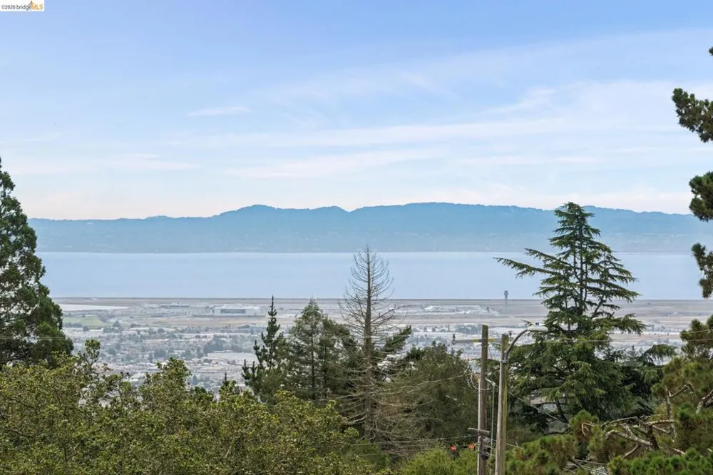 13474 Skyline Blvd Oakland, CA 94619