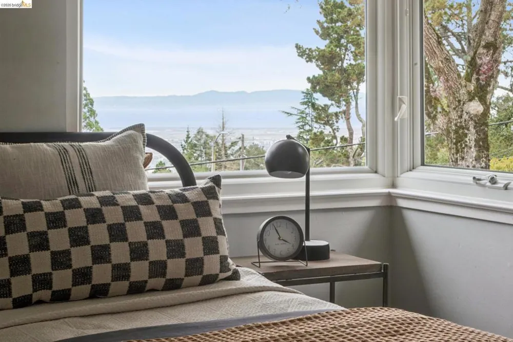 13474 Skyline Blvd Oakland, CA 94619