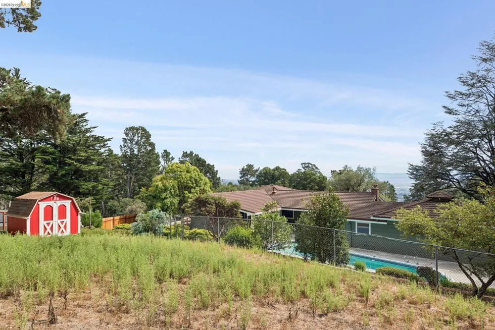 13474 Skyline Blvd Oakland, CA 94619
