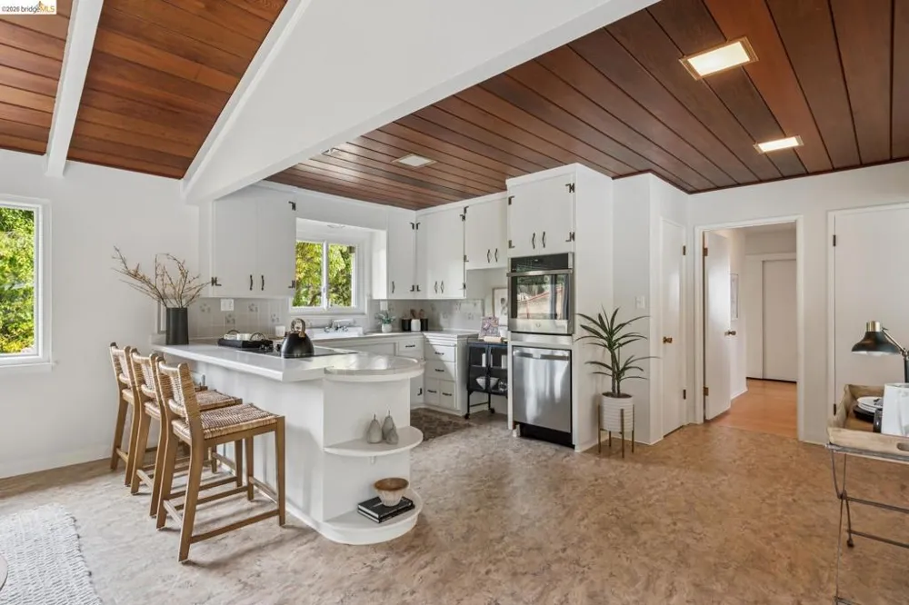 13474 Skyline Blvd Oakland, CA 94619