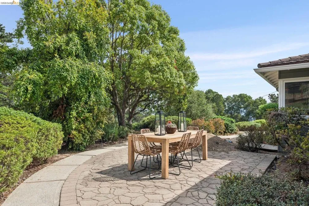 13474 Skyline Blvd Oakland, CA 94619