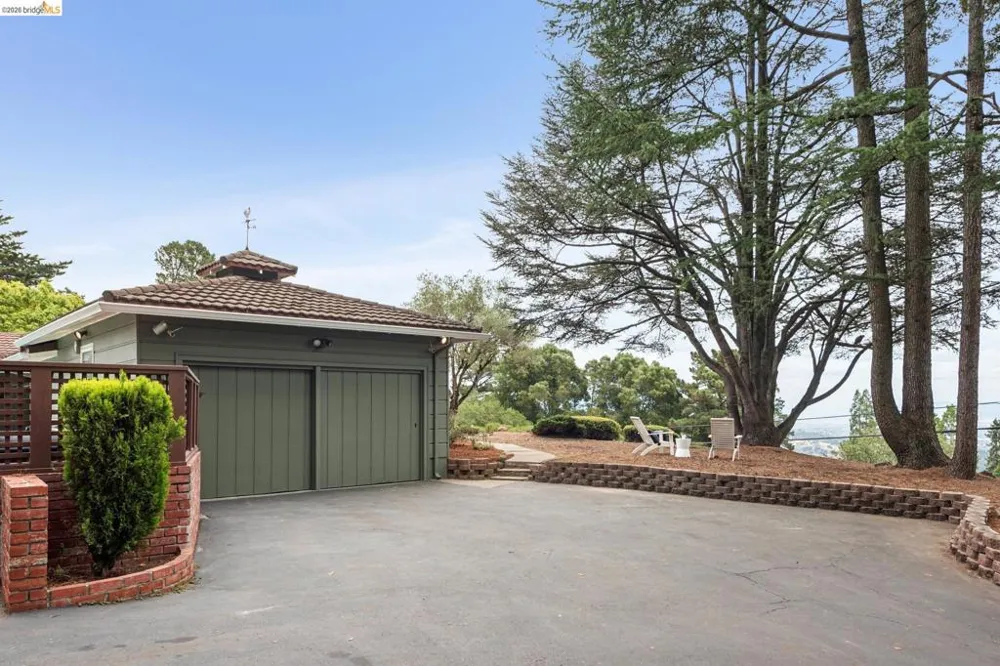 13474 Skyline Blvd Oakland, CA 94619