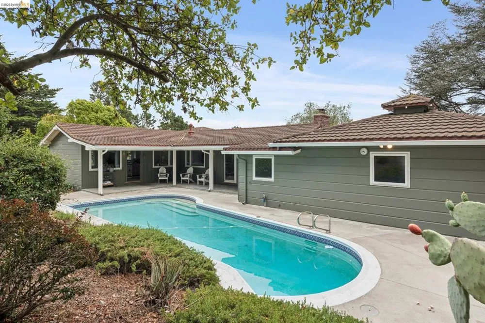 13474 Skyline Blvd Oakland, CA 94619