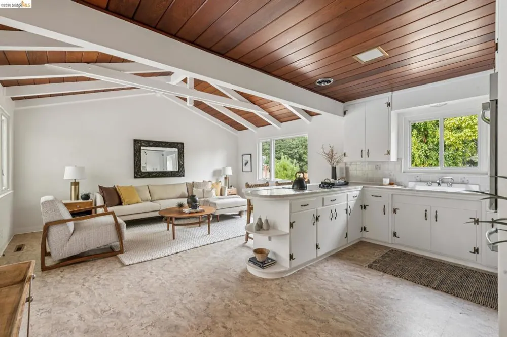 13474 Skyline Blvd Oakland, CA 94619