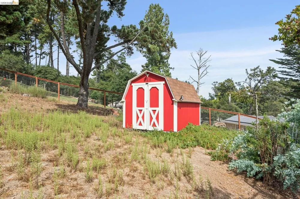 13474 Skyline Blvd Oakland, CA 94619