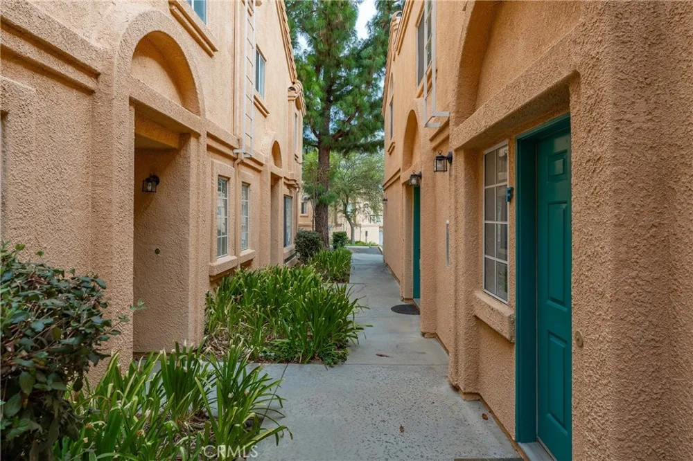 18852 Vista Del Canon #F Newhall, CA 91321