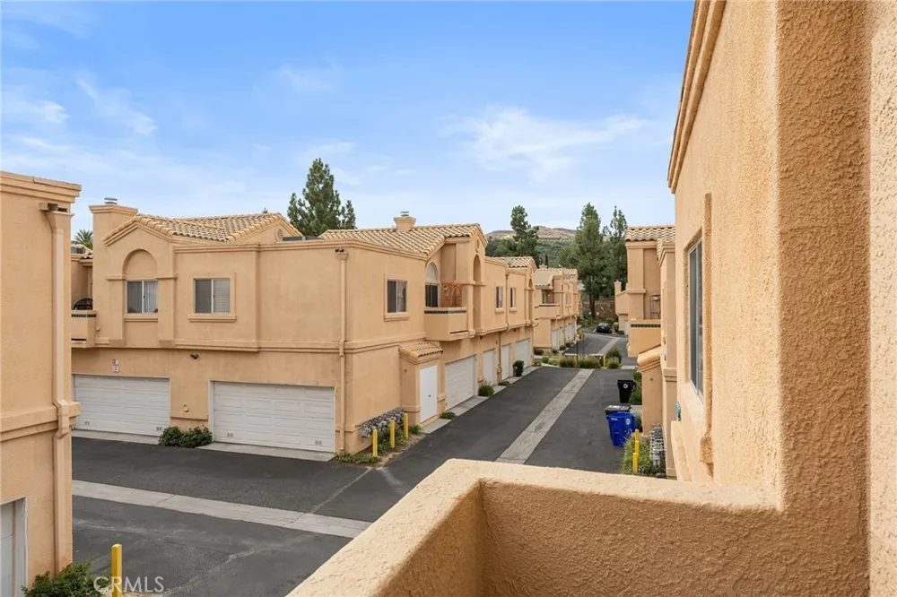 18852 Vista Del Canon #F Newhall, CA 91321