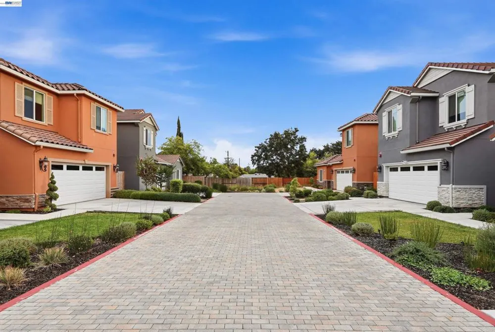 2722 Cowell Rd Concord, CA 94518