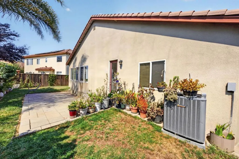 551 Hillock Drive Hollister, CA 95023