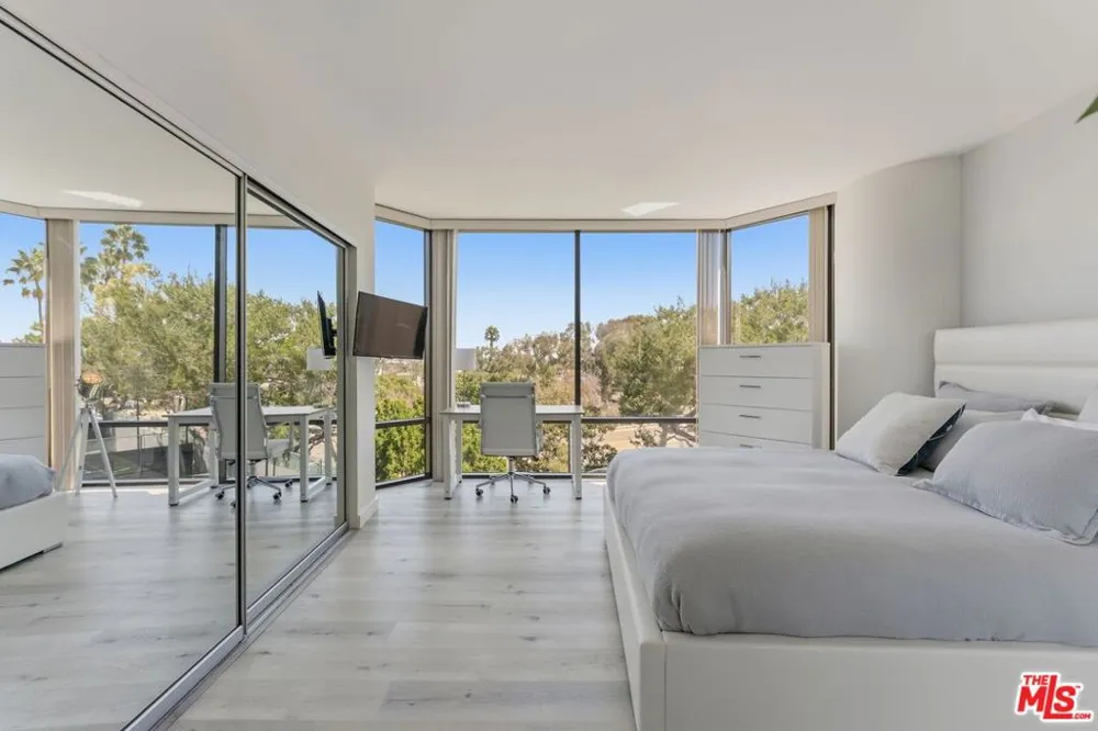 4316 Marina City Dr #310G Marina del Rey, CA 90292
