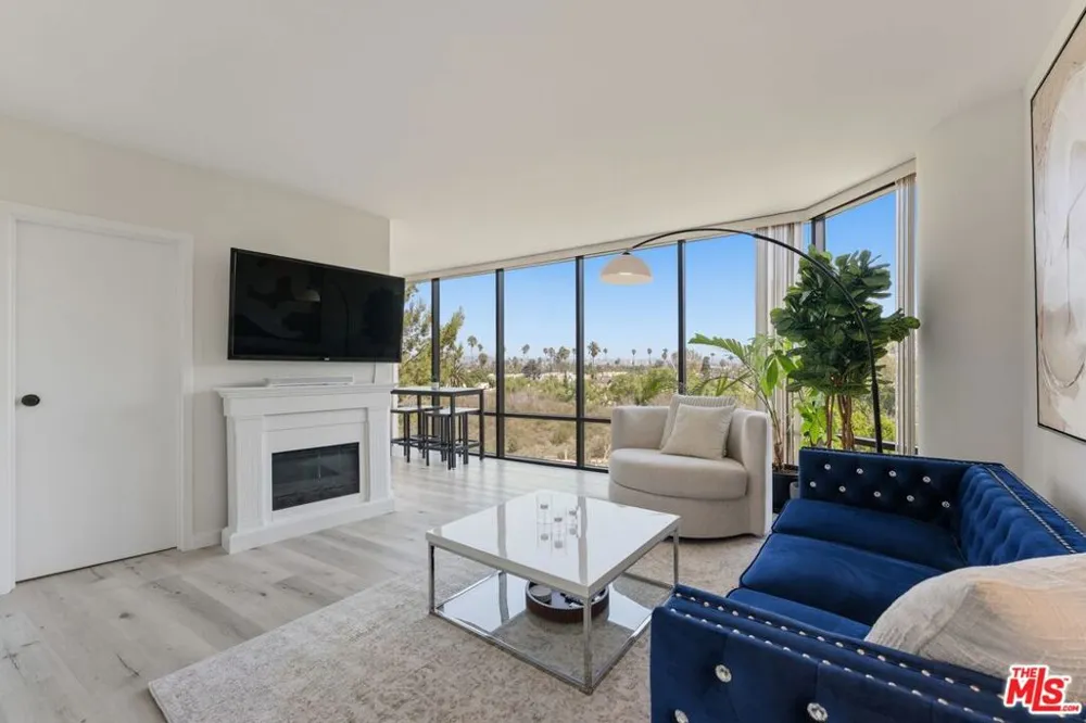 4316 Marina City Dr #310G Marina del Rey, CA 90292