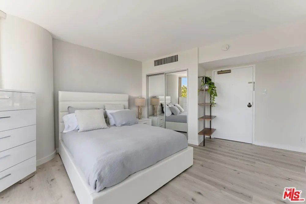 4316 Marina City Dr #310G Marina del Rey, CA 90292