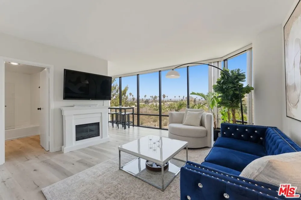 4316 Marina City Dr #310G Marina del Rey, CA 90292