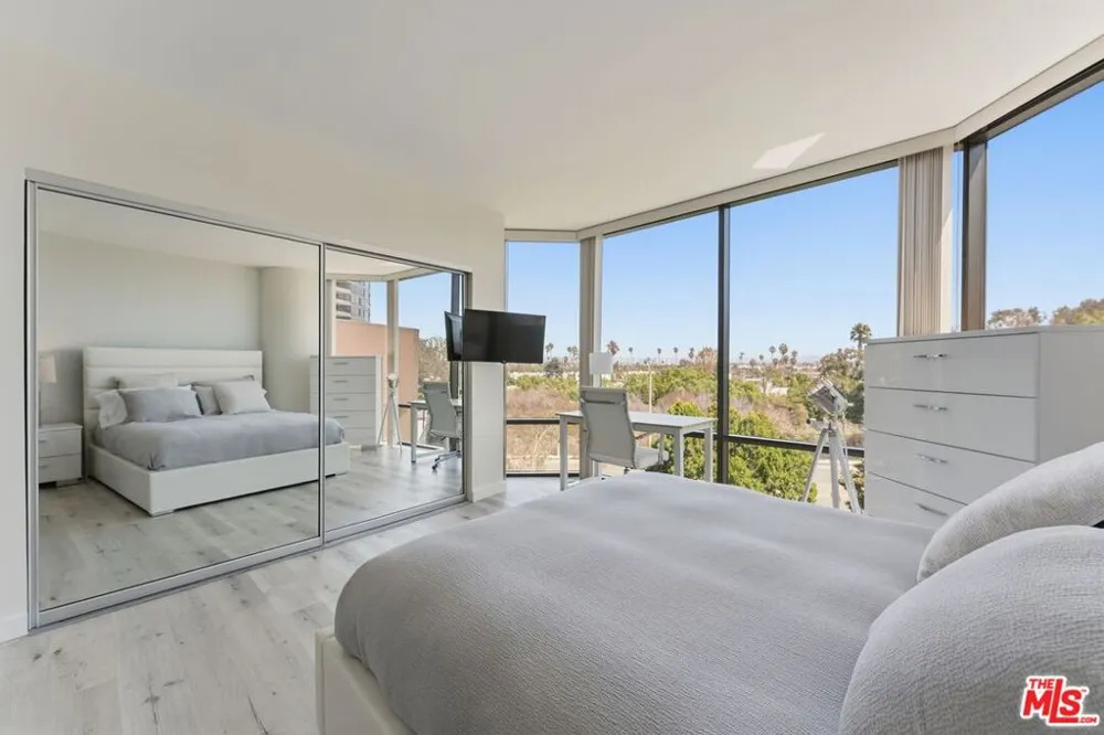 4316 Marina City Dr #310G Marina del Rey, CA 90292