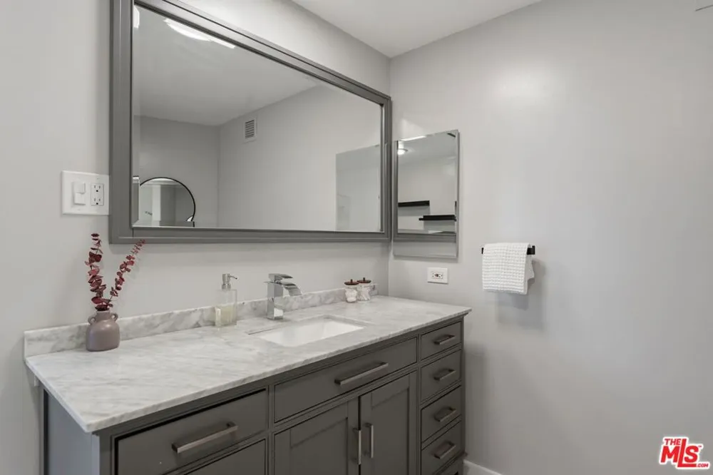 4316 Marina City Dr #310G Marina del Rey, CA 90292