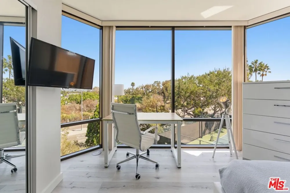 4316 Marina City Dr #310G Marina del Rey, CA 90292