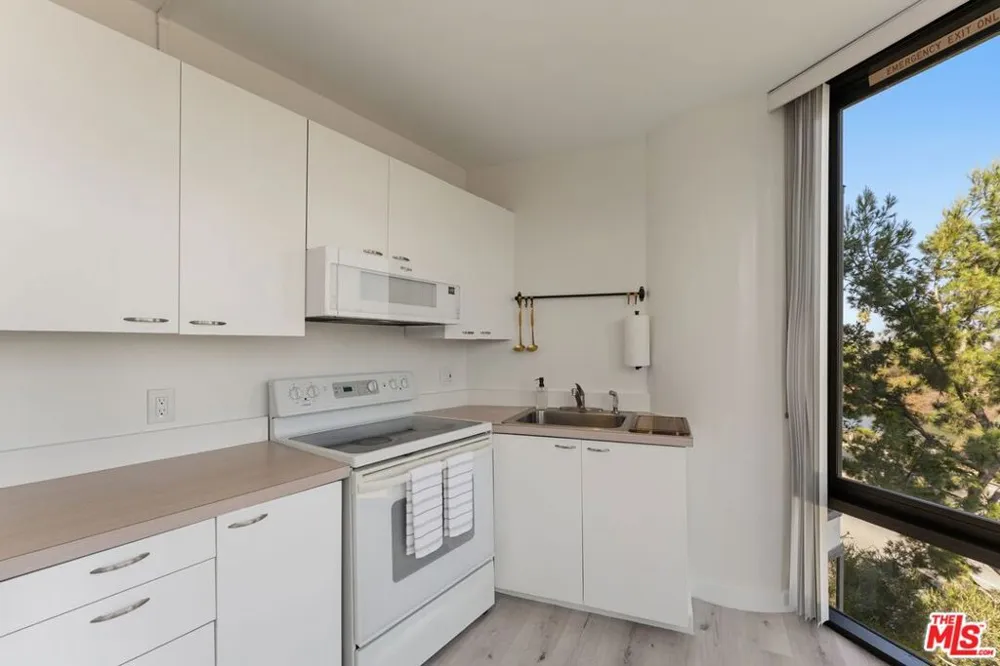 4316 Marina City Dr #310G Marina del Rey, CA 90292
