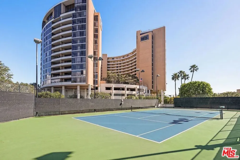 4316 Marina City Dr #310G Marina del Rey, CA 90292