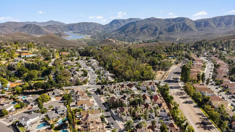 2161 Villa Sonoma Glen Escondido, CA 92029