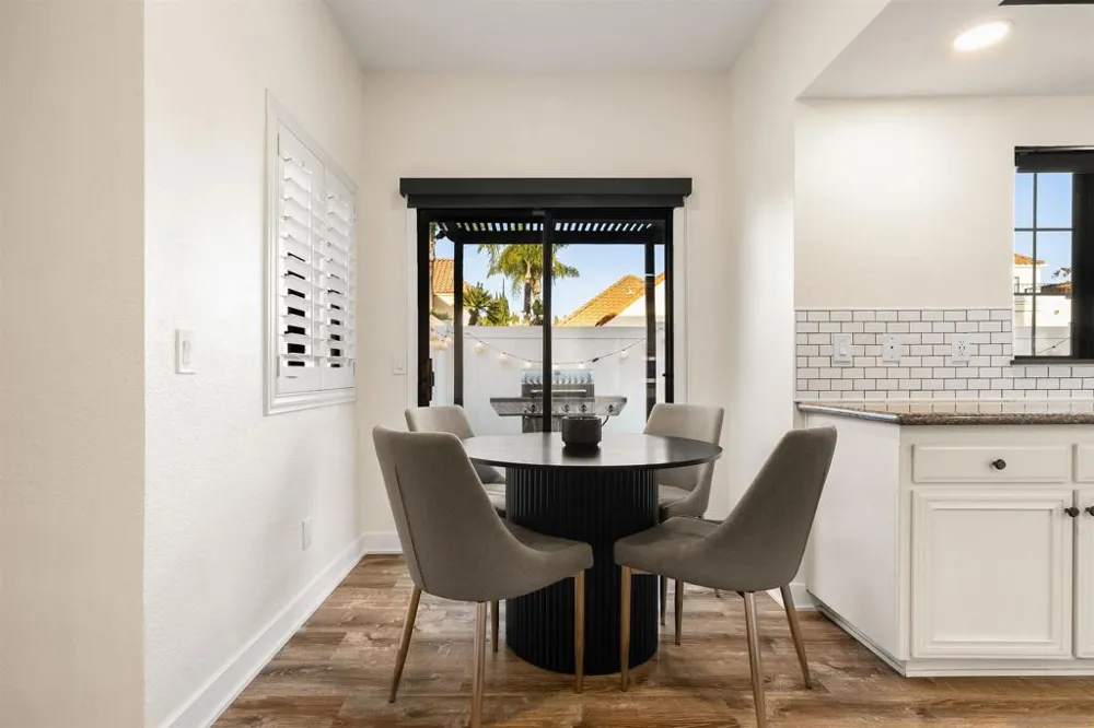 2161 Villa Sonoma Glen Escondido, CA 92029