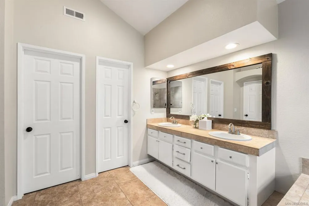 2161 Villa Sonoma Glen Escondido, CA 92029