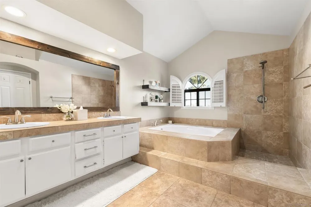 2161 Villa Sonoma Glen Escondido, CA 92029
