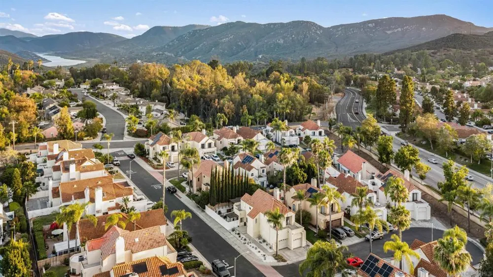 2161 Villa Sonoma Glen Escondido, CA 92029