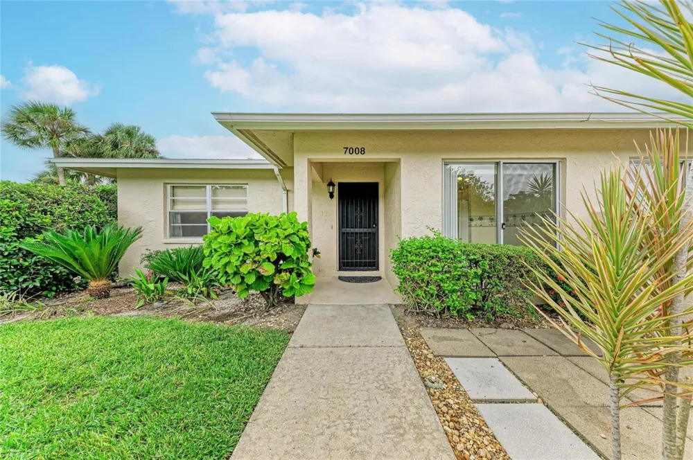 7008 W COUNTRY CLUB DRIVE #139 Sarasota, FL 34243