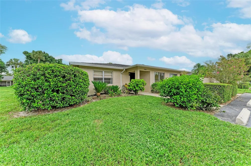 7008 W COUNTRY CLUB DRIVE #139 Sarasota, FL 34243