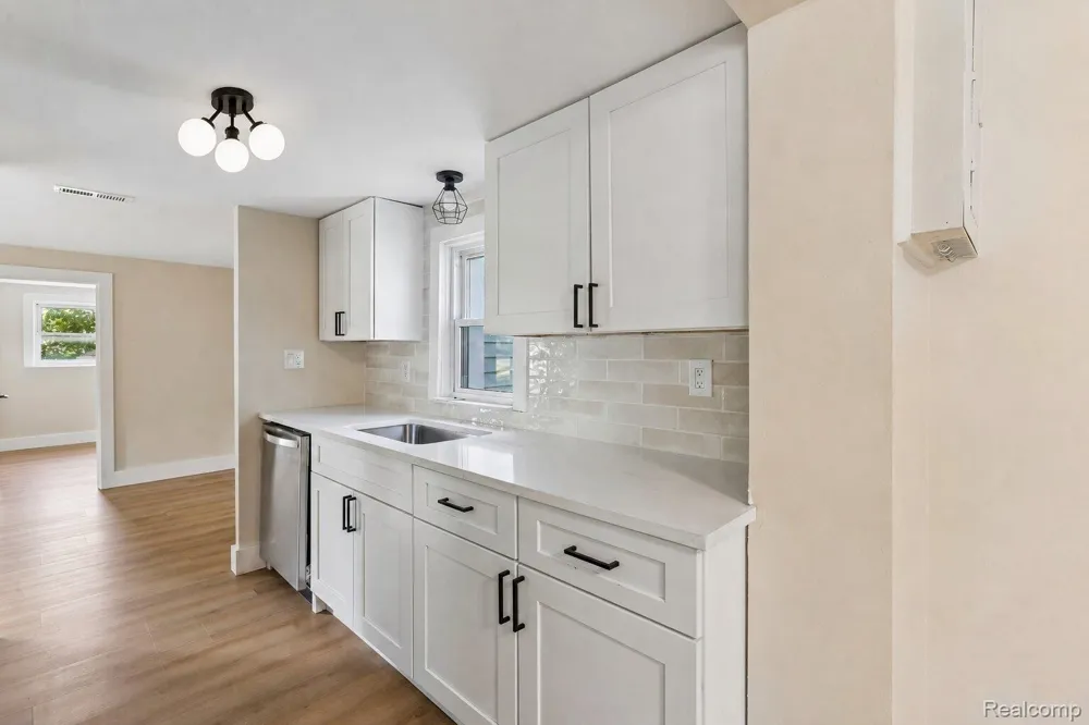 413 5th Street Fenton City, MI 48430