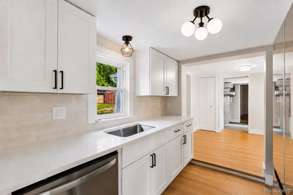 413 5th Street Fenton City, MI 48430
