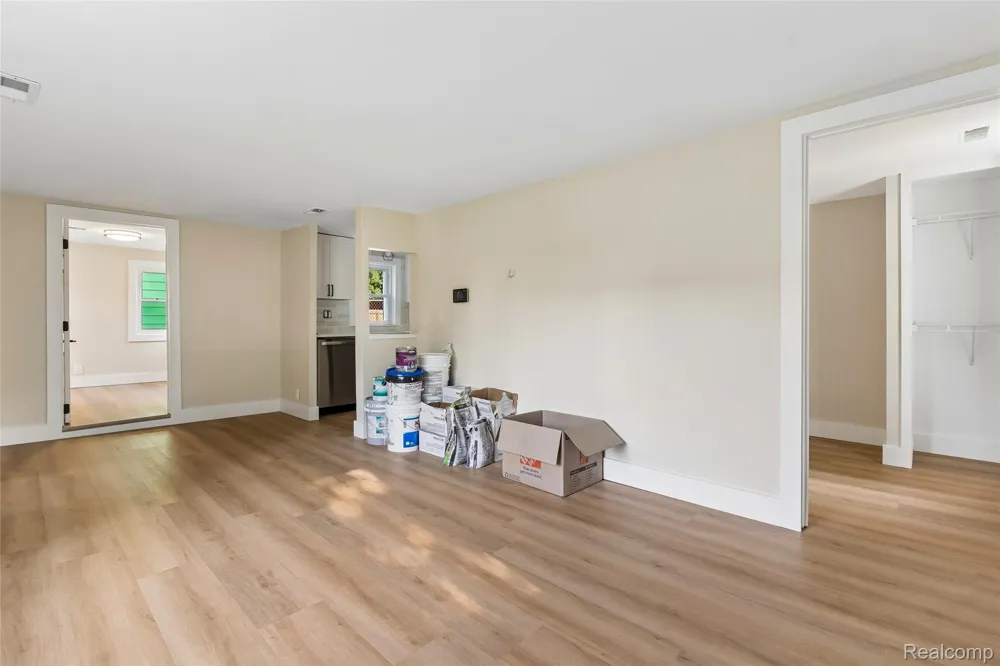 413 5th Street Fenton City, MI 48430