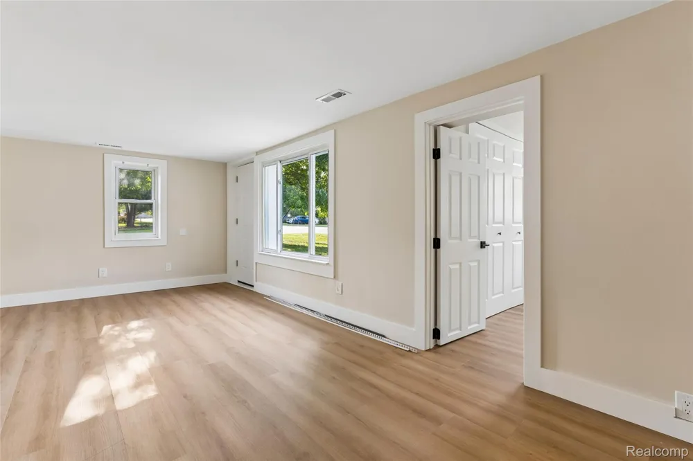 413 5th Street Fenton City, MI 48430