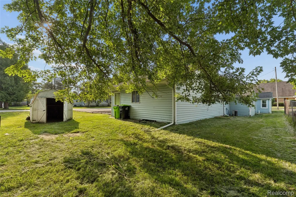 413 5th Street Fenton City, MI 48430