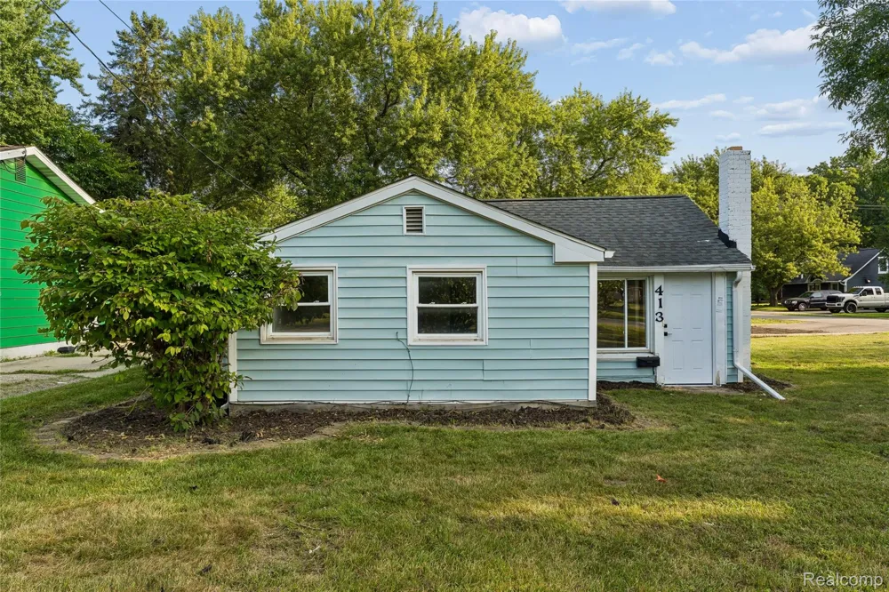 413 5th Street Fenton City, MI 48430
