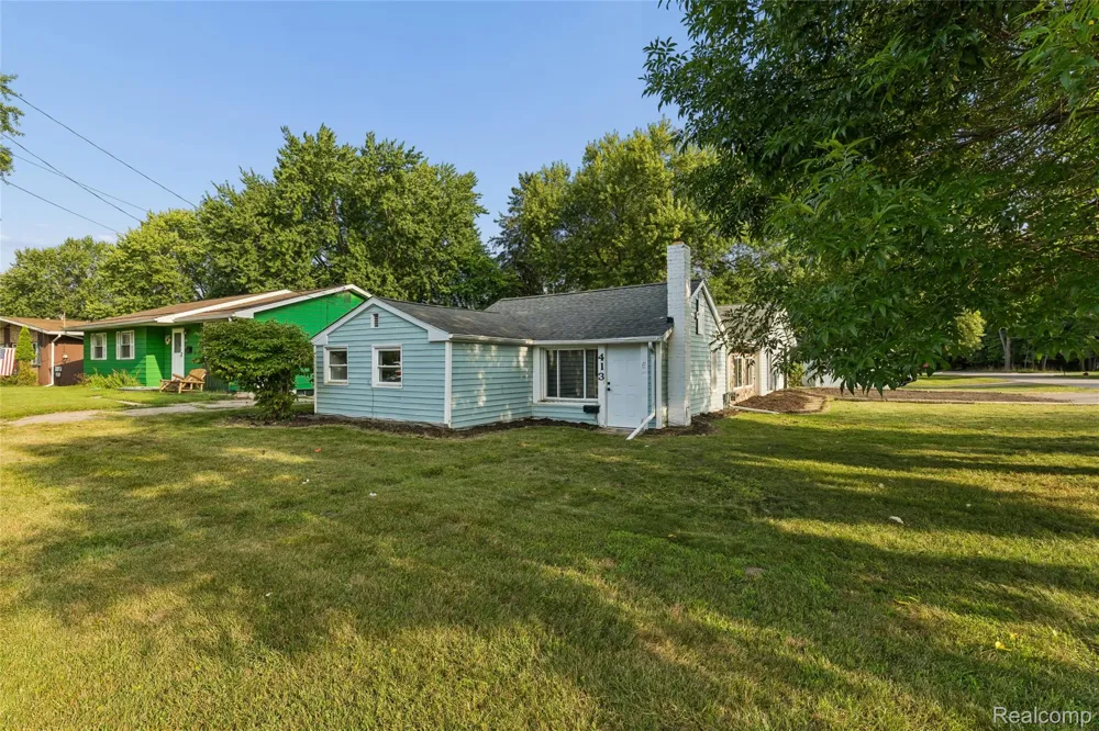 413 5th Street Fenton City, MI 48430
