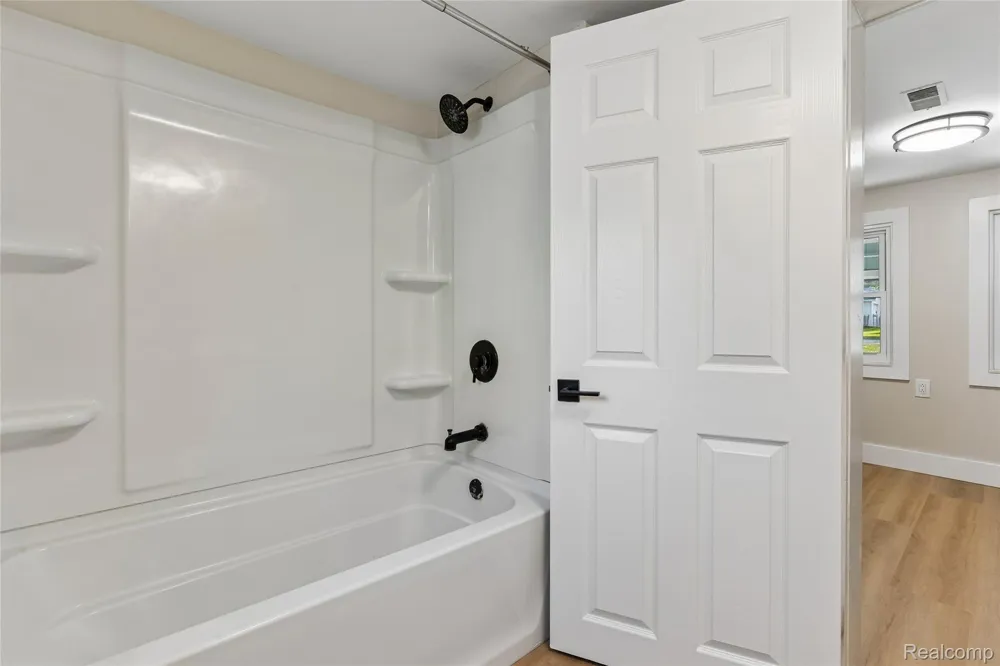 413 5th Street Fenton City, MI 48430