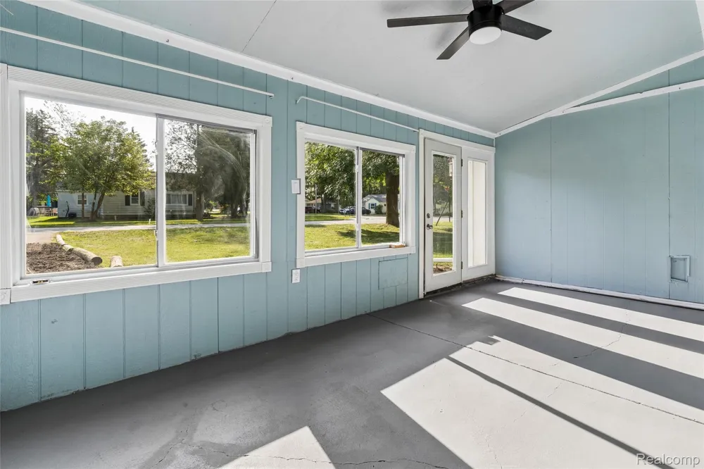 413 5th Street Fenton City, MI 48430