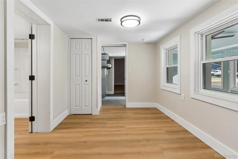 413 5th Street Fenton City, MI 48430