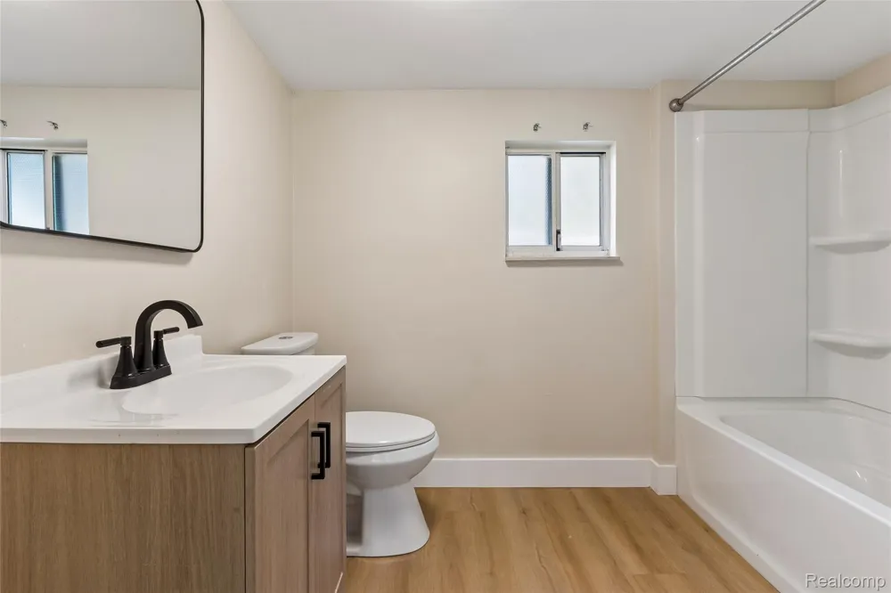 413 5th Street Fenton City, MI 48430