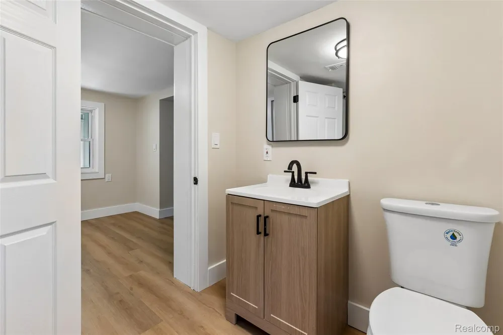 413 5th Street Fenton City, MI 48430