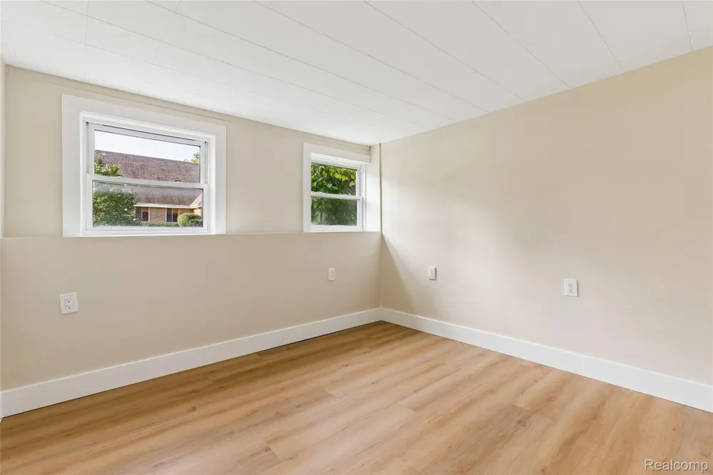 413 5th Street Fenton City, MI 48430