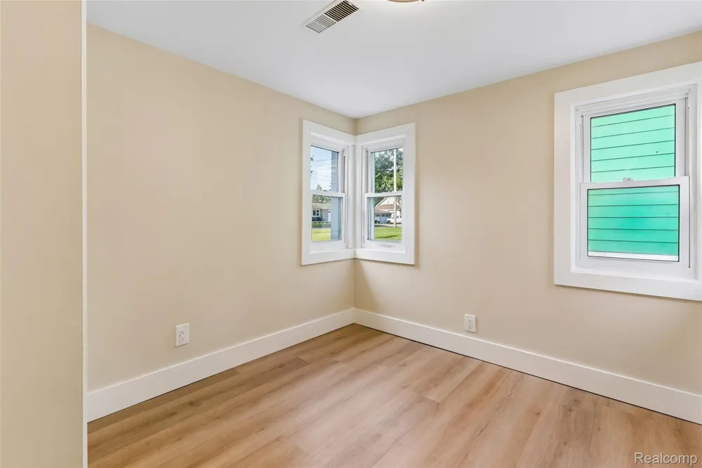 413 5th Street Fenton City, MI 48430