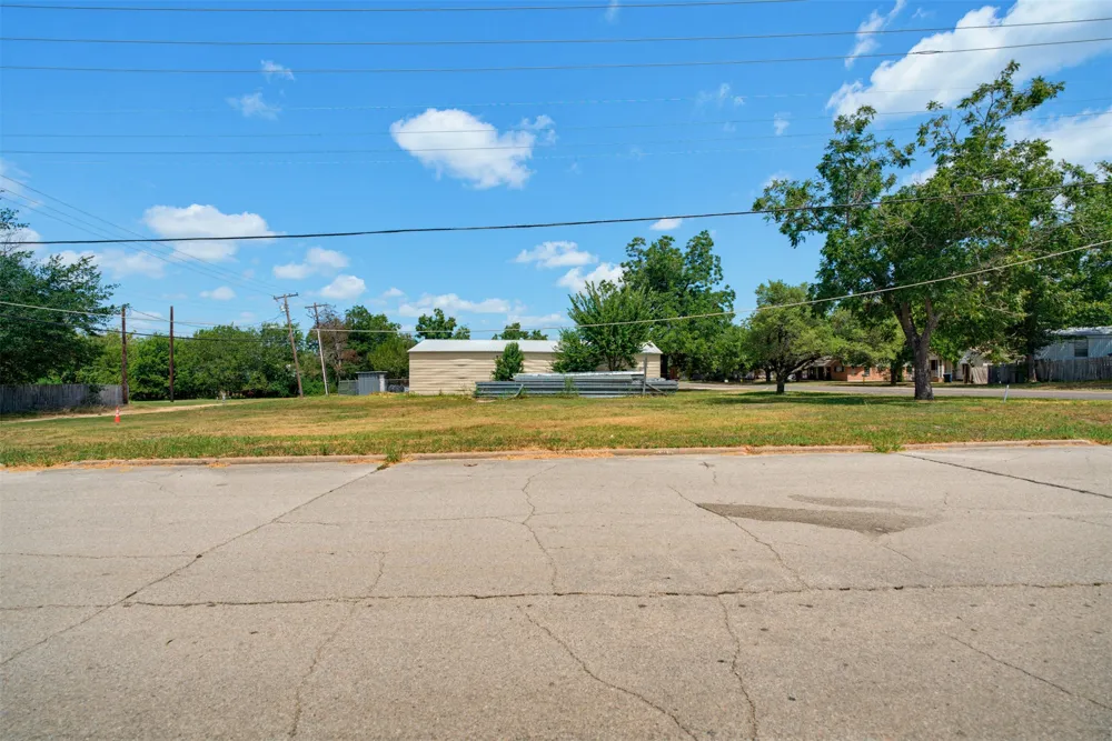 127 E Davilla Avenue Rockdale, TX 76567
