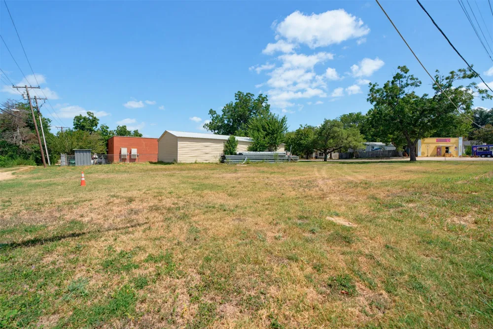 127 E Davilla Avenue Rockdale, TX 76567