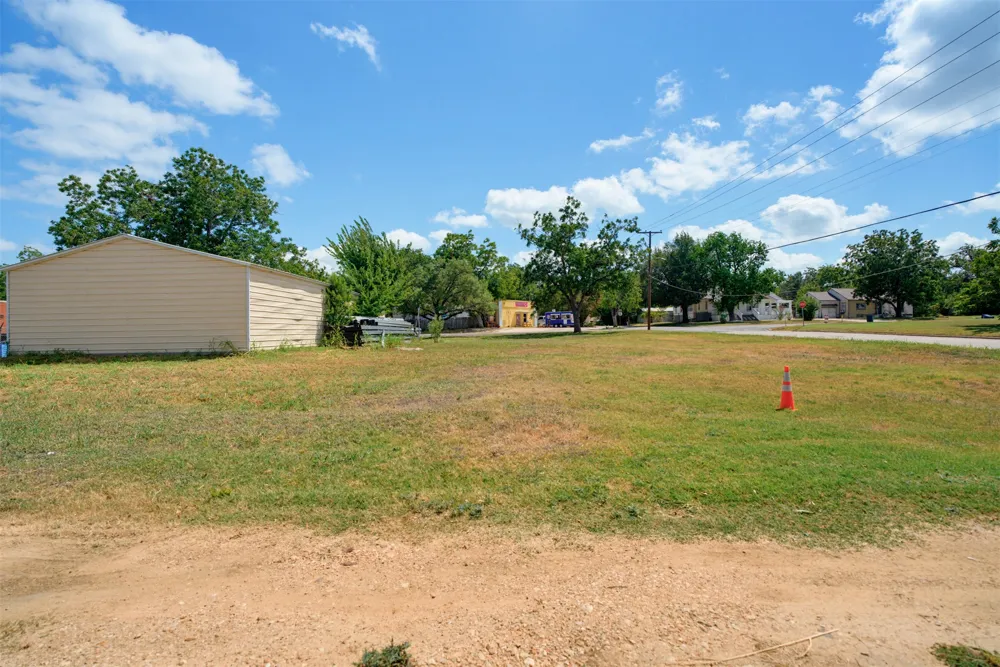 127 E Davilla Avenue Rockdale, TX 76567
