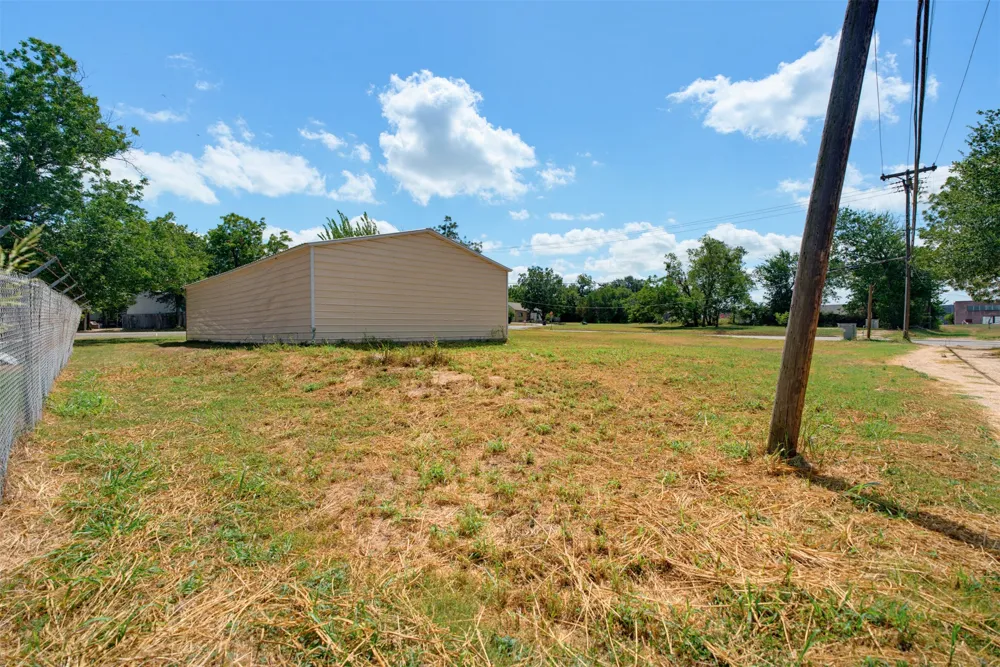 127 E Davilla Avenue Rockdale, TX 76567