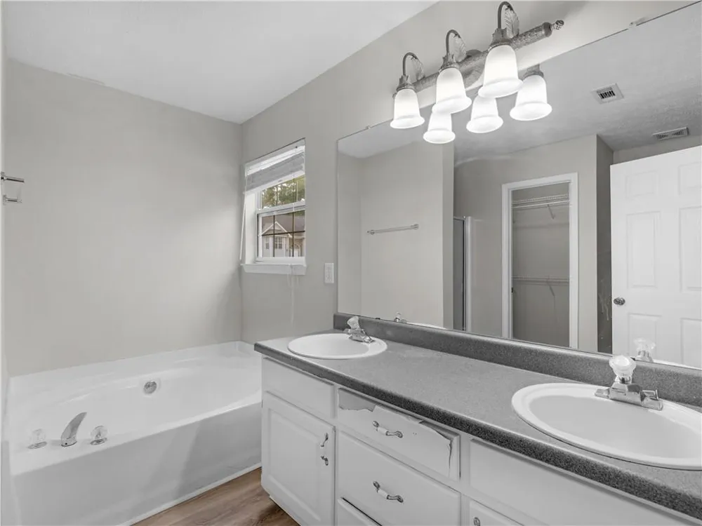 11704 Spring Lake Way Fayetteville, GA 30215