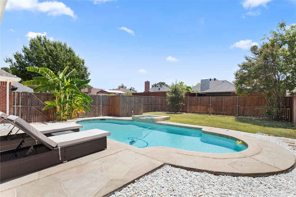 1650 Glenmore Drive Lewisville, TX 75077